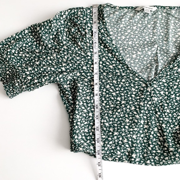 ✨2 for 15$✨American Eagle Crop Top In Green and White Floral - Picture 12 of 12